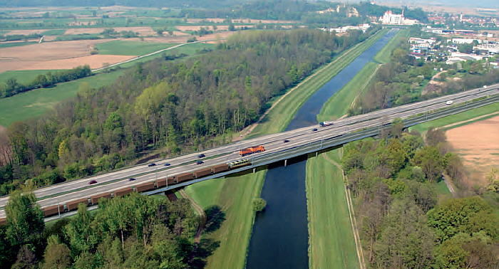 Die Elzbrcke
                              zwischen Teningen und Riegel